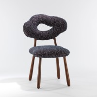 <a href=https://www.galeriegosserez.com/gosserez/artistes/donnersberg-emma.html>Emma Donnersberg</a> - Cloud chair III (Abysse)